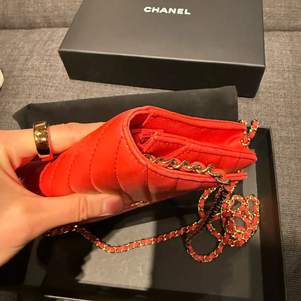 Chanel Red Chevron Wallet on Chain (WOC) - Picture 5 of 13